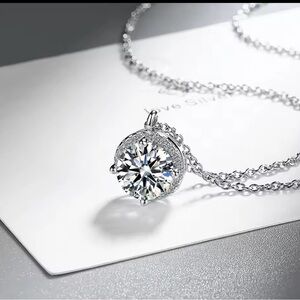 Elegant Silver Pendant Necklace